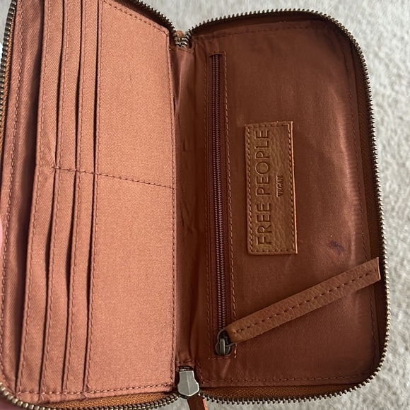 Free People Vegan Leather wallet NWT - Picture 4 of 4